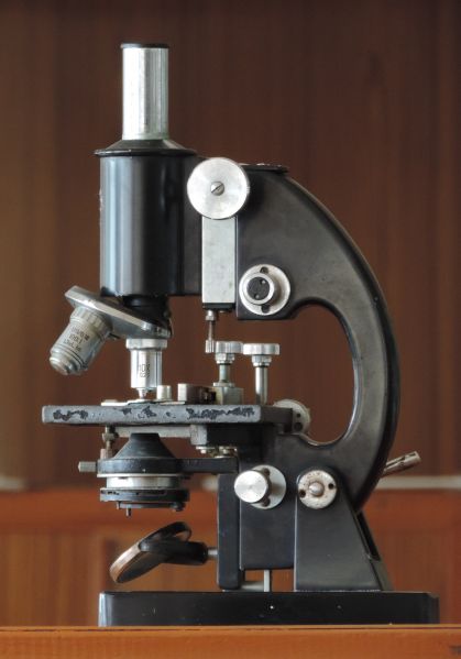 File:Compound Microscope (cropped).JPG